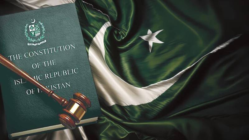 وفاقی آئینی عدالت نے لاہور ہائیکورٹ کا فیصلہ معطل کرکے پاسپورٹ اینڈ امیگریشن رولز کی کالعدم قرار دی گئی دفعات بحال کر دیں