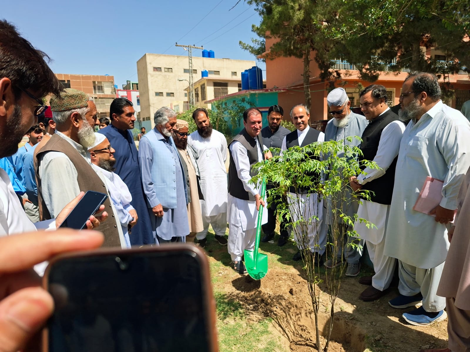 سپیشل ہائی سکول میں شجرکاری مہم، سیکرٹری ٹرانسپورٹ نے60 پودے لگائے