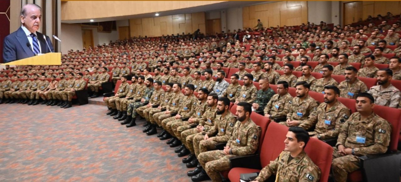 وزیراعظم شہباز شریف کا کمانڈ اینڈ اسٹاف کالج کوئٹہ کا دورہ، مسلح افواج کی پیشہ ورانہ صلاحیتوں اور قربانیوں کو خراج تحسین