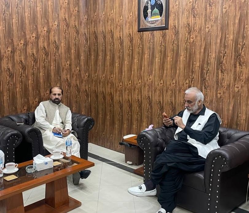 صوبائی وزیر سردار عبدالرحمن کھتیران سے سیکریٹری محکمہ پبلک ہیلتھ انجینئرنگ ہاشم غلزئی کی ملاقات