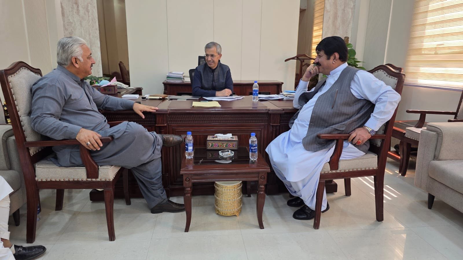 رکن اسمبلی ملک نعیم خان بازئی کی سیکرٹری کالجز اور سیکرٹری سکولز سے ملاقاتیں، تعلیمی سہولیات کی بہتری پر تبادلہ خیال