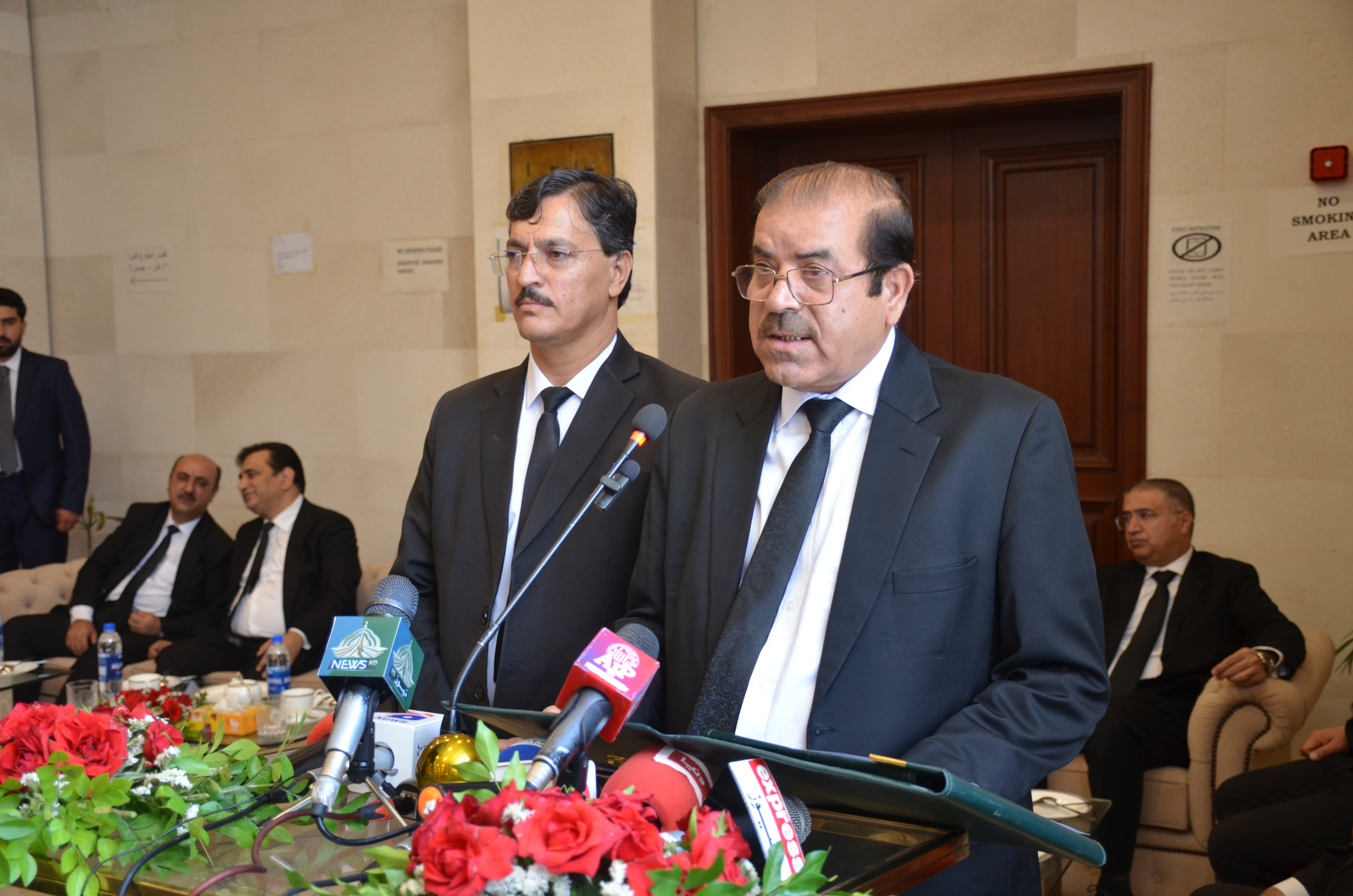 وفاقی آئینی عدالت کے ججز ہر ماہ کوئٹہ آکر مقدمات سنیں گے، عوام کو دہلیز پر سستا اور بروقت انصاف ملے گا: جسٹس روزی خان بڑیچ