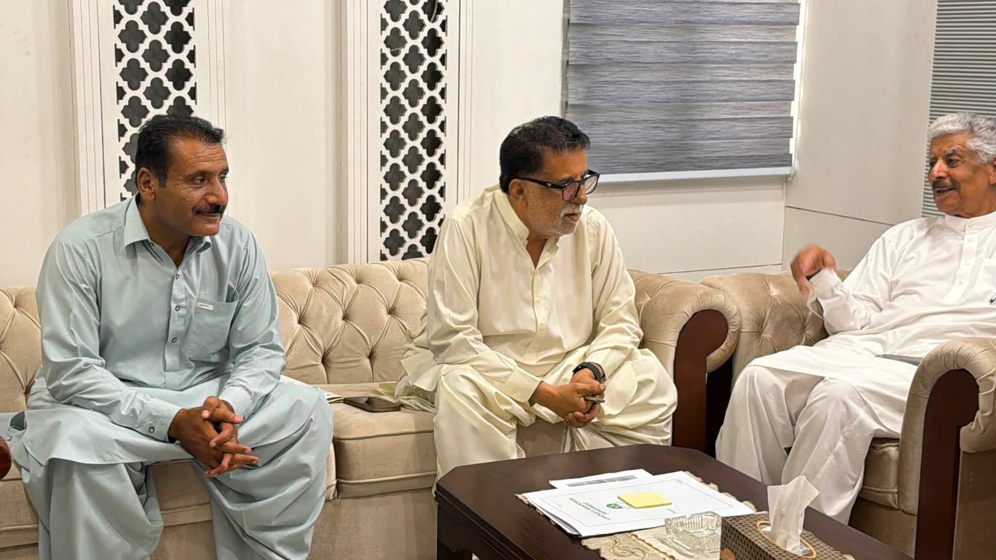 صوبائی وزیر آبپاشی میر صادق عمرانی سے سابق وفاقی وزیر جنرل (ر)قادر بلوچ کی ملاقات، عوامی و ترقیاتی امور پر تبادلہ خیال