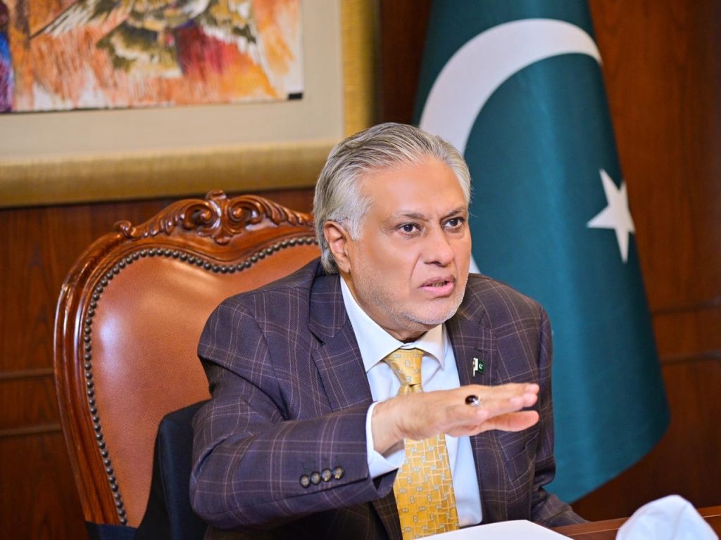 بھارت نے سندھ طاس معاہدہ کو غیرقانونی طور پر معطل کرکے بین الاقوامی قانونی نظام کو کمزور اور خطے کو تنازعہ کے خطرے سے دوچار کردیا ہے، نائب وزیراعظم اسحاق ڈار