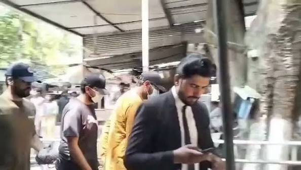 غیر ملکی خواتین کیس میں رضا ڈار سمیت ماسک پہنے چاروں ملزمان کو لاہور کینٹ کچہری پیش