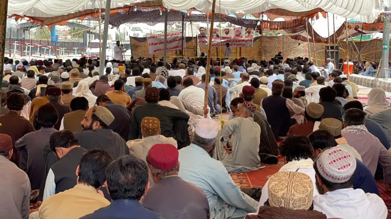 کوئٹہ: مغوی افراد کی بازیابی کے بعد ہنہ اوڑک دھرنا ختم، مقتول پولیس اہلکاروں کے لواحقین کا احتجاج جاری