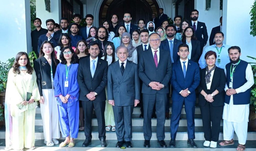 وزیراعظم کا دنیا کی ممتاز جامعات میں زیر تعلیم پاکستانی طلبہ کے پاکستان میں انٹرن شپ کے فیصلے کا خیرمقدم