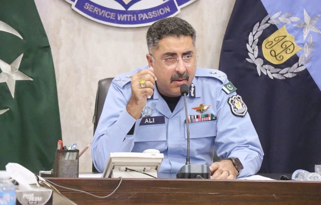 اسلام آباد کا امن برقرار رکھنے کیلئے جرائم کیخلاف کارروائیاں تیز کی جائیں، آئی جی اسلام آباد کی افسران کو ہدایت