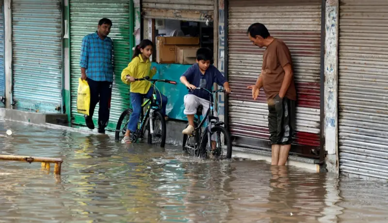 سیلابی ریلوں سے 25 ہلاک، سینکڑوں املاک تباہ، پورے کشمیر میں فلڈ الرٹ جاری