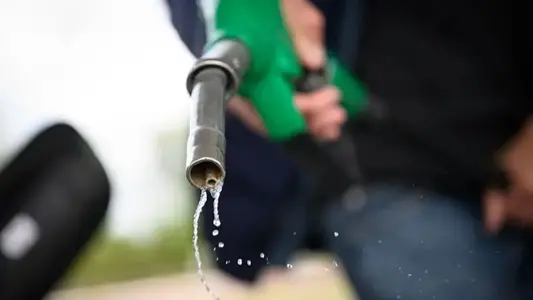 عالمی منڈی میں تیل کی قیمت 100 ڈالر سے تجاوز کر گئی