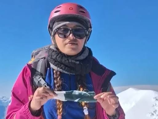 بلوچستان کی پہلی خاتون کوہ پیما ملائکہ خلجی سکردو کی 6 ہزار میٹر بلند چوٹی سر کرنے کے بعد کوئٹہ پہنچ گئیں