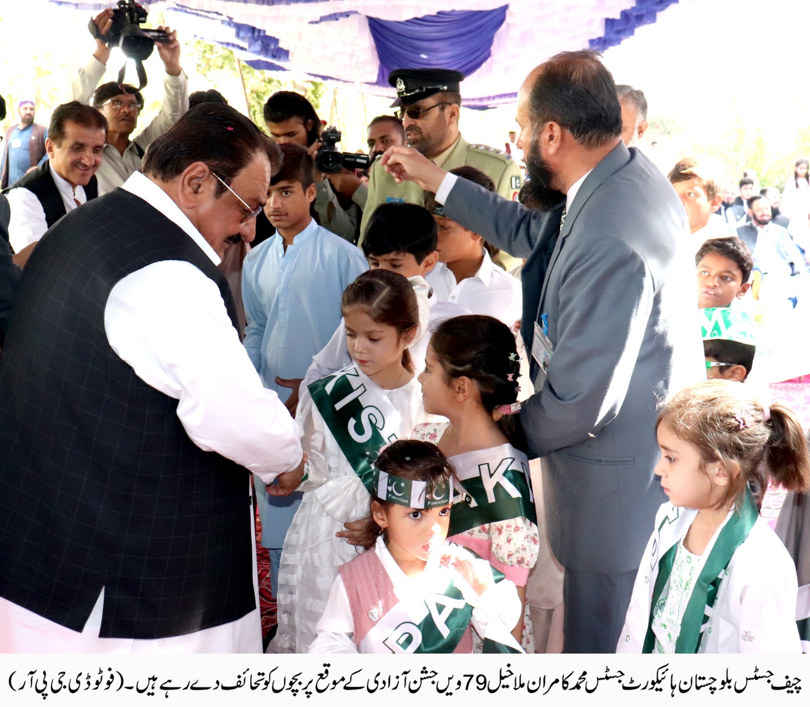 انصاف کو عدالتوں تک محدود نہیں، زندگی کے ہر شعبے میں یقینی بنانا ہوگا، چیف جسٹس بلوچستان ہائیکورٹ کا پرچم کشائی تقریب سے خطاب