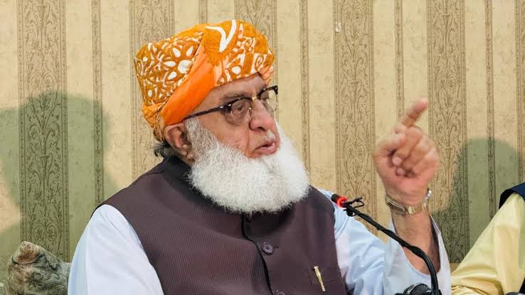 پارلیمنٹ میں متحدہ اپوزیشن کے قیام کا فیصلہ،مولانا فضل الرحمن کی رہائش گاہ پر اہم اپوزیشن رہنماؤں کا اجلاس، پیر کو مشترکہ پارلیمانی پارٹی کا اجلاس طلب