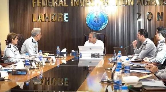 وفاقی وزیر داخلہ کی زیر صدارت ایف آئی اے زونل آفس لاہور میں اجلاس، انسانی سمگلنگ، حوالہ ہنڈی ، جرائم پیشہ گینگز کے خلاف کارروائیوں کا جائزہ لیا گیا