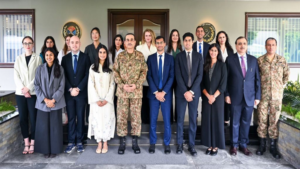 چیف آف ڈیفنس فورسز و فیلڈ مارشل سید عاصم منیر سے ہارورڈ بزنس سکول کے طلبہ کی ملاقات، تعلیم، ہنرمندی کے فروغ اور حقائق پر مبنی تجزیاتی صلاحیتوں کو بروئے کار لانے کی اہمیت پر زور