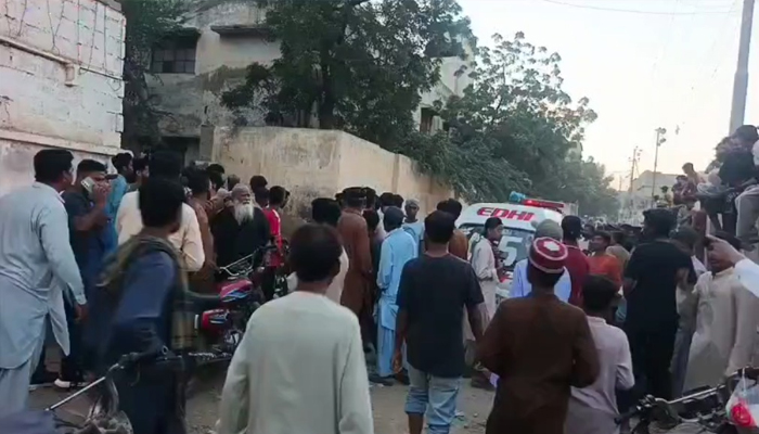 کراچی: اورنگی ٹاؤن مومن آباد میں اسکول کی خستہ حال دیوارگرنے سے 5 افراد جاں بحق
