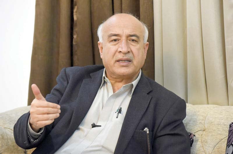 سابق وزیراعلی بلوچستان ڈاکٹر عبدالمالک بلوچ کابلوچستان ایجوکیشن انڈومنٹ فنڈ کے دفتر کا دورہ