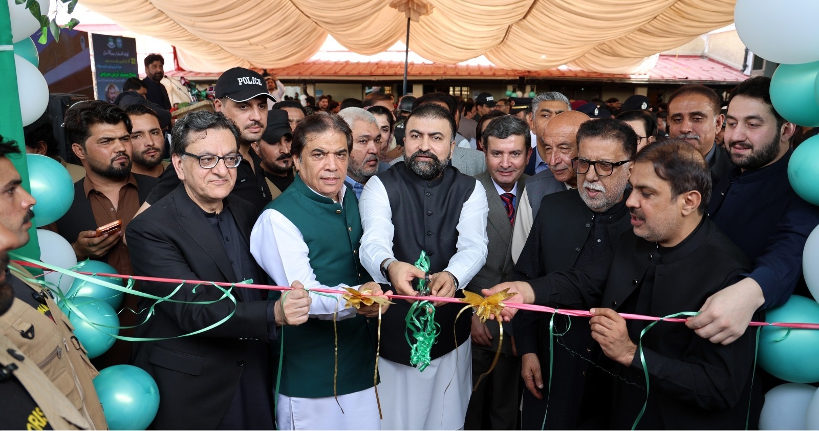 جناح پیپلز ٹرین سروس عوام کیلئے بہترین سفری سہولت ،صوبوں کو ریلوے وسائل تک رسائی دینا حکومت کی ترجیح ہے، محمد حنیف عباسی کا افتتاحی تقریب سے خطاب