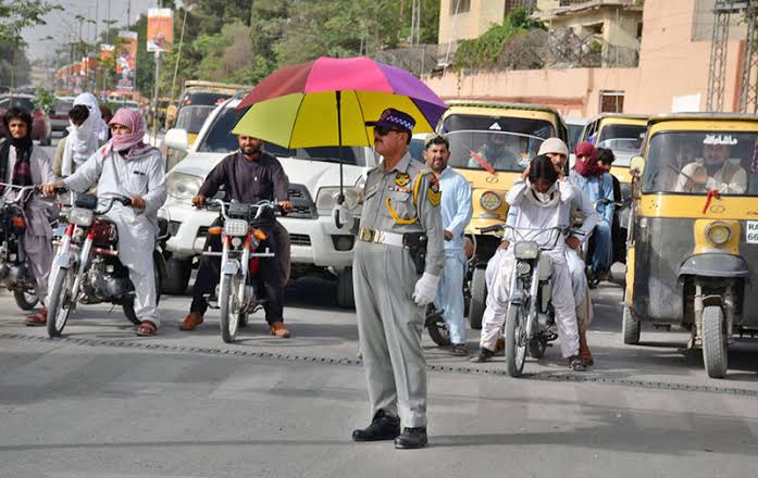کوئٹہ میں بغیر لائسنس، بغیر کاغذات اور کم عمر ڈرائیوروں کے خلاف کریک ڈاؤن تیز، دو ماہ میں ایک کروڑ 16 لاکھ 48 ہزار 700 روپے جرمانے وصول
