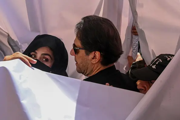 القادر ٹرسٹ کیس: سزاؤں کے خلاف عمران خان اور بشریٰ بی بی کی اپیلیں سماعت کے لیے مقرر