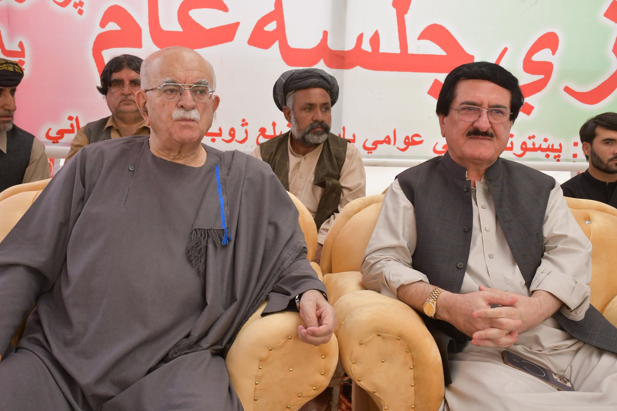 مسئلے کا حل چاہتے ہے تو حکومت کو عمران خان سے ہماری ملاقات کرانا ہوگی، بانی سے ملاقات کے بغیر مذاکرات نہیں ہوسکتے: محمود خان اچکزئی