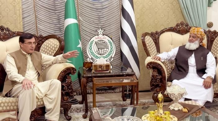 پی ٹی آئی لانگ مارچ: مولانا فضل الرحمان متحرک، حکومتی پیشکش پی ٹی آئی کوپہنچا دی