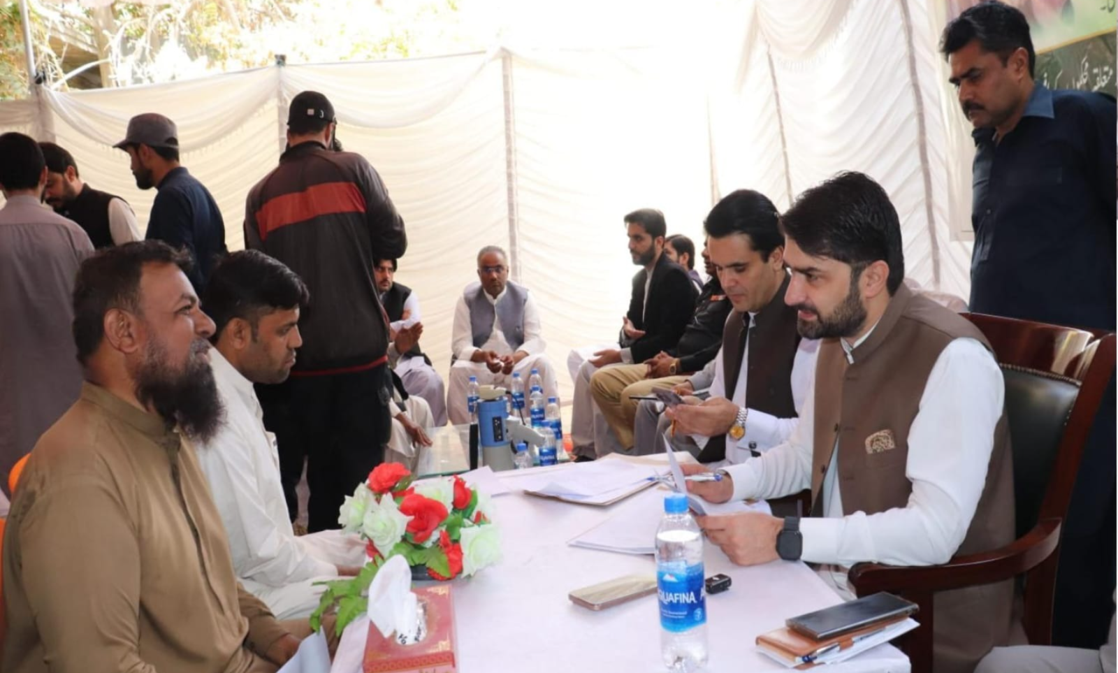 ڈپٹی کمشنر کوئٹہ مہراللہ بادینی کی زیرِ صدارت کھلی کچہری، شہریوں کے مسائل کے فوری حل کے لیے احکامات جاری