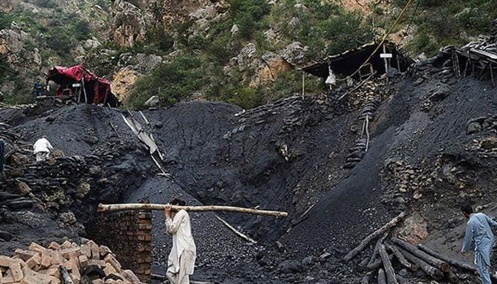خیبرپختونخوا: پی ٹی آئی دورِ حکومت میں معدنیات کے شعبے میں اربوں روپے کی مبینہ بے ضابطگیاں سامنے آگئیں