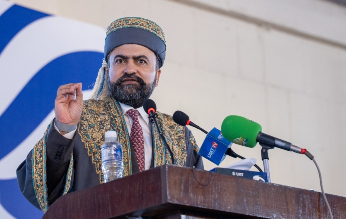 کسی بھی محرومی یا سیاسی اختلاف کو تشدد کا جواز نہیں بنایا جا سکتا۔ بلوچستان کے مسائل کا حل بندوق نہیں بلکہ تعلیم، مکالمے، سیاسی عمل اور جمہوری رویوں میں ہے پاکستان کے لیے ہماری وفاداری غیر مشروط ہے، وزیر اعلیٰ بلوچستان