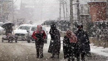 ملک کے شمالی علاقوں میں شدید سردی برفباری کے بعد یخ بستہ ہواؤں کا راج