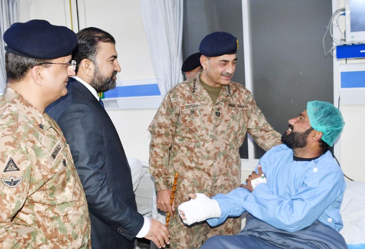 کسی بھی دہشت گرد اور اس کے سہولت کار کو معاف نہیں کیا جائے گا ، تمام دہشت گردوں سے قانون کے مطابق سختی سے نمٹا جائے گا، فیلڈ مارشل