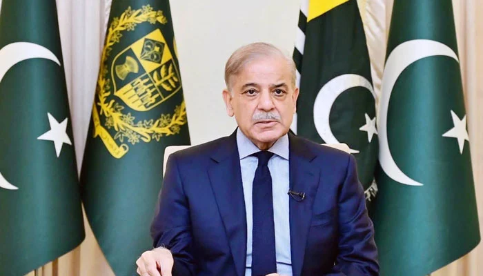 وزیراعظم کا ریلوے مسافروں کے لئے بڑا ریلیف، کرایوں کو منجمد رکھنے کا فیصلہ ۔ترجمان ریلوے